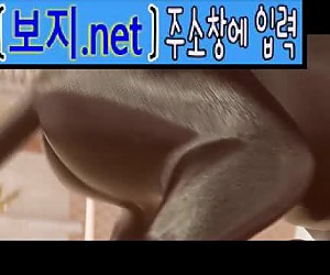 큰 고양이와 여자는 보지에 질내사정하면서 임신하고 새끼를 낳기 위해 수간섹스를 합니다